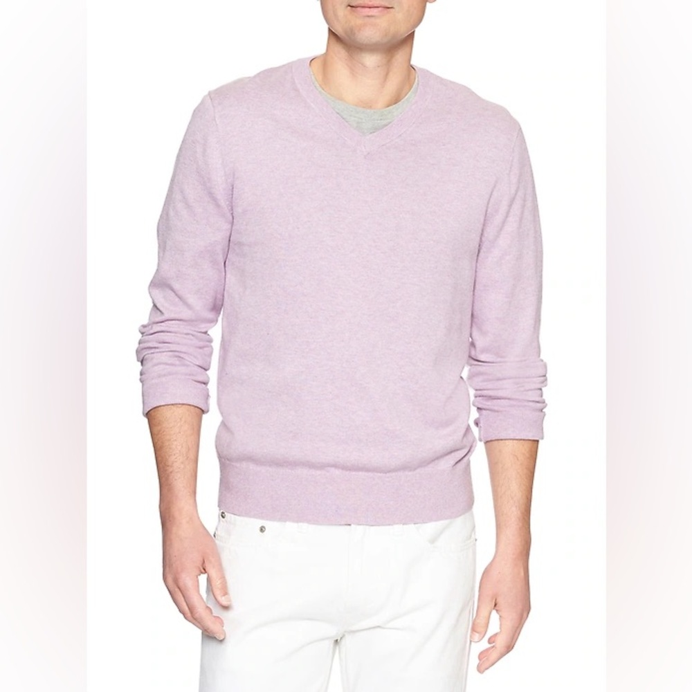 Banana Republic Men's Light Purple V-Neck Sweater